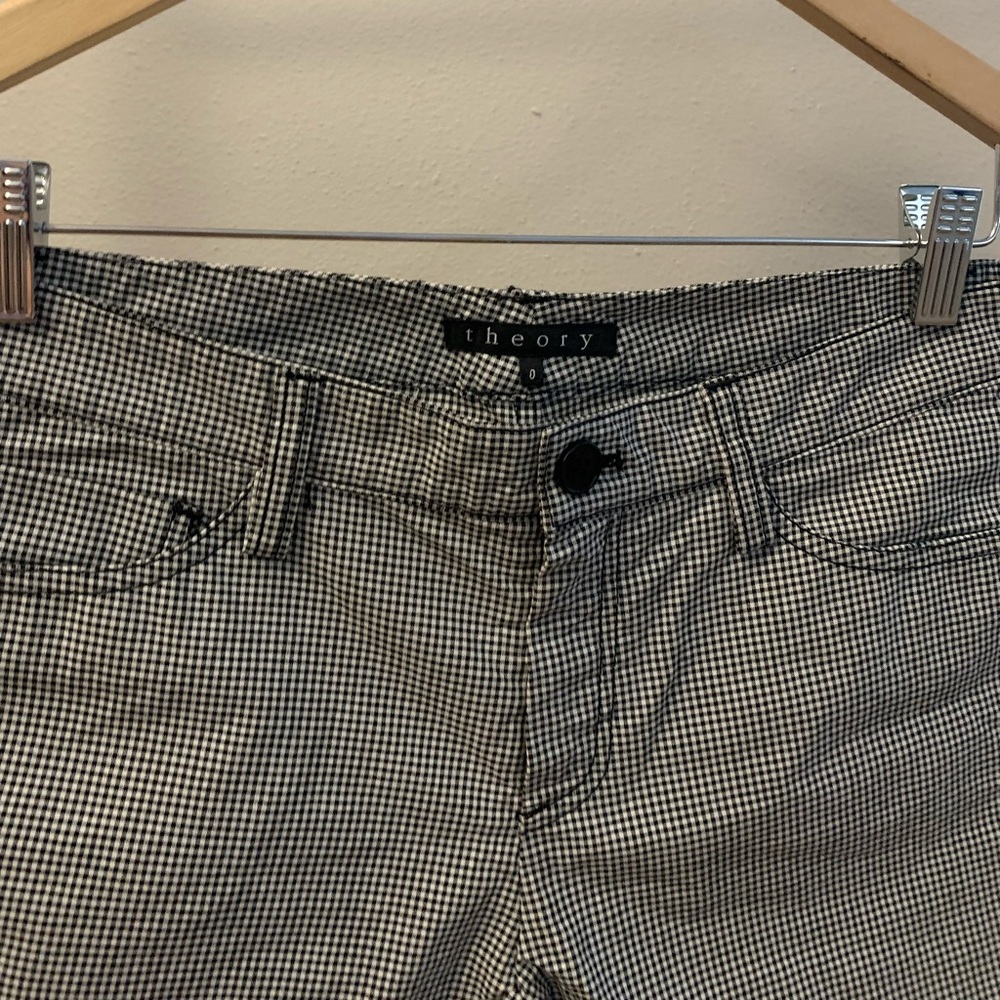 THEORY - B&W Gingham Cuffed Shorts - cute and flattering fit! Fits more like a 2